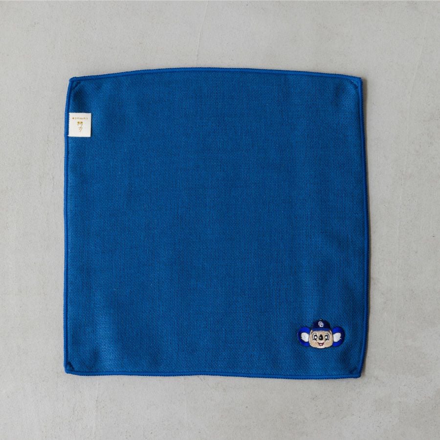 クムコ×ドラゴンズ ドアラの刺繍入り 6重ガーゼハンカチMサイズ