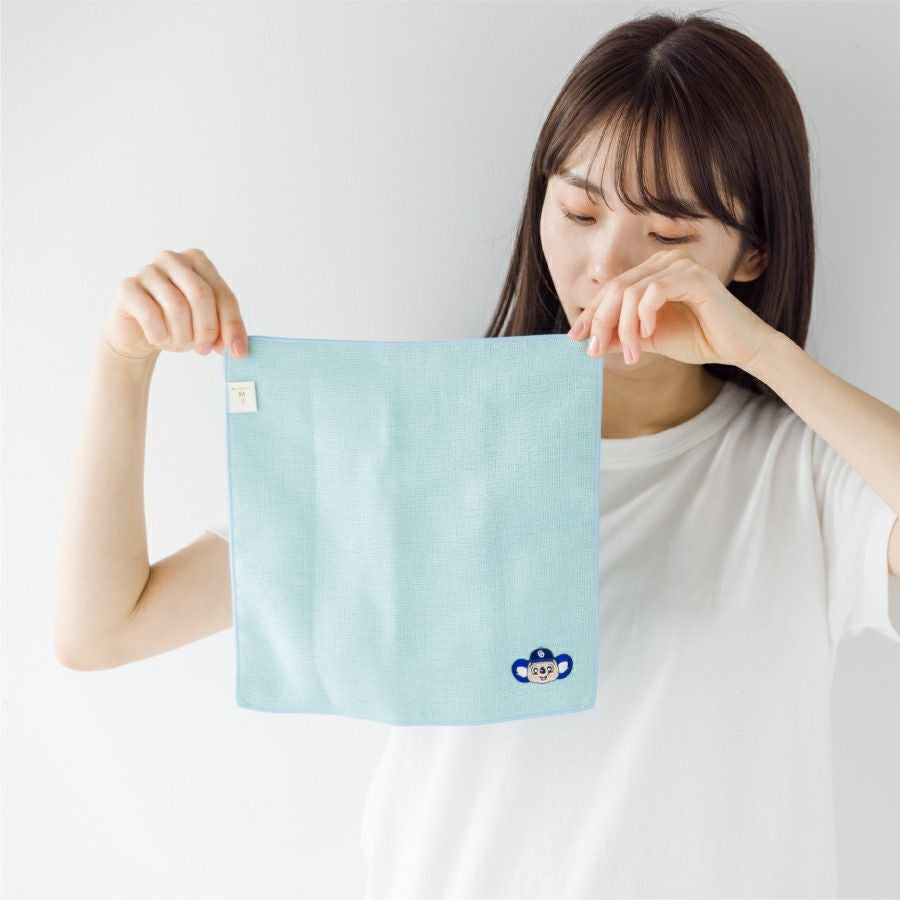 クムコ×ドラゴンズ ドアラの刺繍入り 6重ガーゼハンカチMサイズ